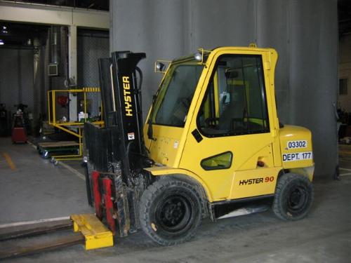 5V08868D; 9,000 lb. Diesel, 2-Stage Mast, Side-Shift, Fork Positioner, 60" Forks, 122" Max Lift