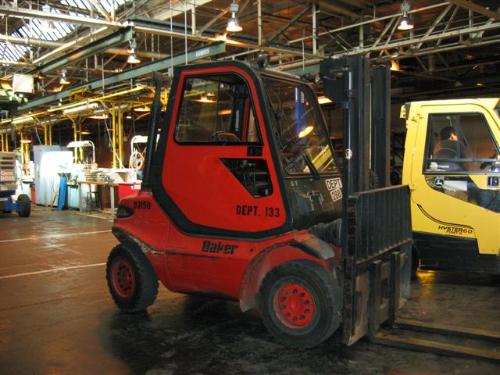 352F12007140; 8,000 lb. Diesel, 2-Stage Mast, 60" Forks, 120" Max Lift Height, Pneumatic Tires, Full