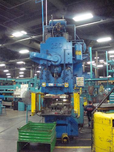 C-4314; Bed 40" x 24", SPM 40, Stroke Length 4", Slide Adj. 2", Shut Height Over Bed (SDAU) 18".