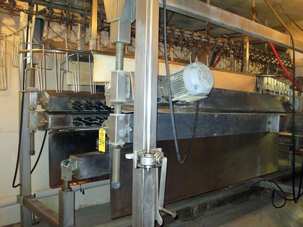 r. #169, 88" W X 10' L, (4) 5 h.p. drive motors, w/5" pickers, mfg. 04/02, w/spare motor & 5"