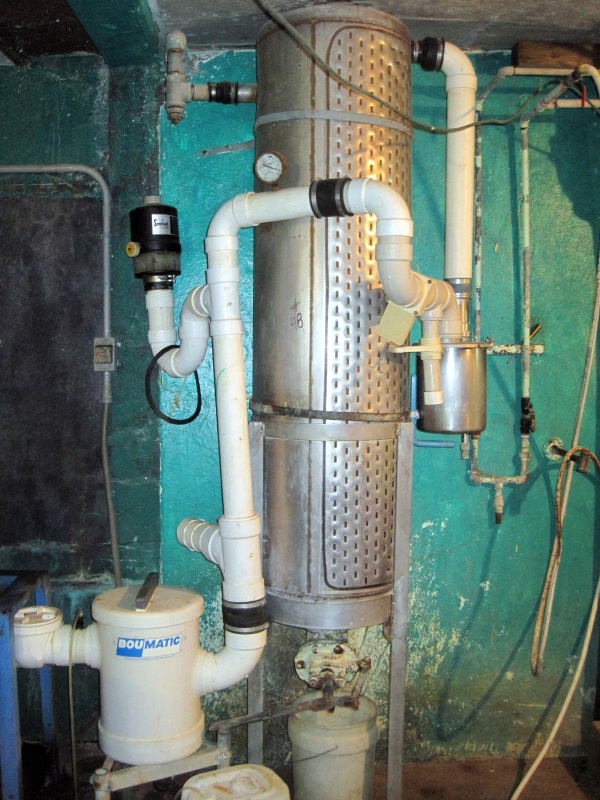 p. vacuum pump, 4" outlet, s.s. vertical holding tank, 20" Diam. X 6' H