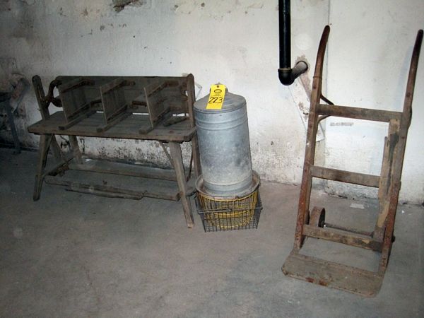 hicken Water tank, (2) Baskets