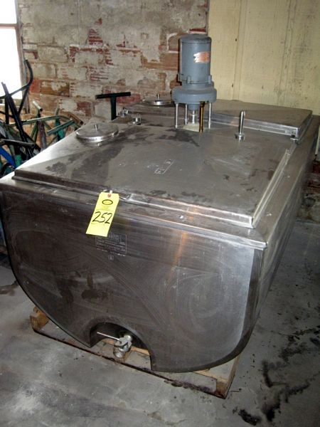 r. #18MC787, 36" W X 58" L X 27" H, w/1 1/2" s.s. sanitary piping