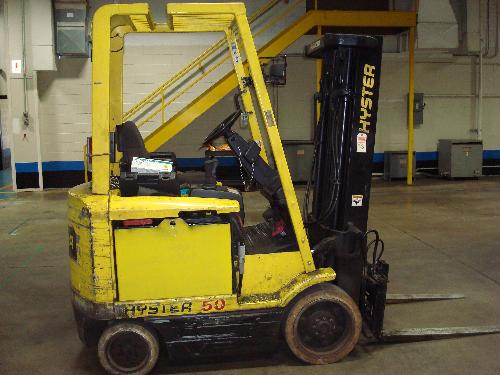 /N. F10BV0985BU; 4,900 LB. Lift Capacity; 8,122 Hours; Triple Mast; Side Shift; Overhead Protection;
