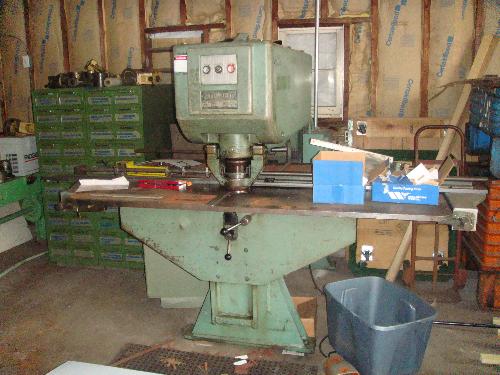 & Notching Machine. S/N. 17151073. 32" Throat; 48" x 72" Table