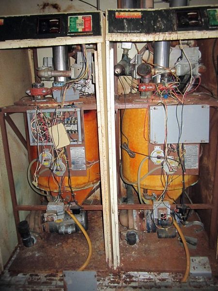 (4) Well Mate Water System Pressure Tanks & 3" Valve