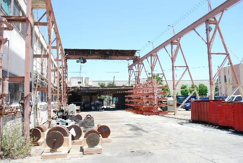 Approx) Overhead Traveling Gantry Crane; Pendent Control (Located Outside)Rigging for this lot