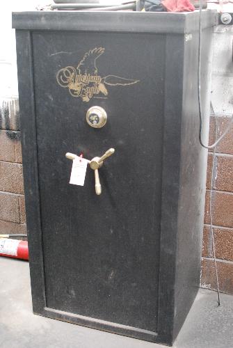 All items to be removed from auction must be removed by the contracted Rigging Company, Stone