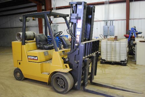 . AT8800985; Only 128 Total Hours; 189" Max Fork Height; Triple Mast; Side Shift; Overhead