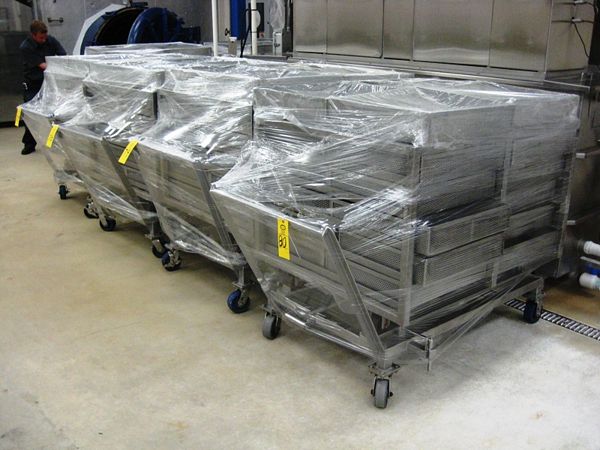 ts, cart w/buckets are 40" W X 48" L X 50 1/2", each basket is 20" W X 22" L X 4 1/2" D with 1/4"