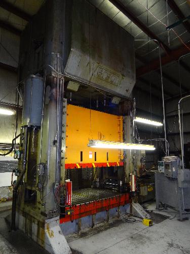 . 9250; (1952); 750 Ton; 62" x 96" Bed; 10-15 SPM; 20" Stroke; 30" Shut Height; 20" Adj; 28" x 14