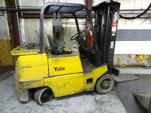 N523441; 200" Lift Height; Hard Tire; LP Gas; Triple Mast; 40" Forks; 5,250 Hours