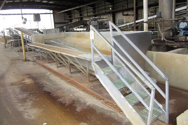 s. hopper 6' W X 18' L, hydraulic drive