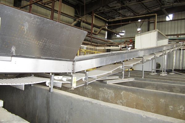 intralox belt, 3" H flights, 24" spacing, 13' discharge, 8" D trough, hydraulic drive