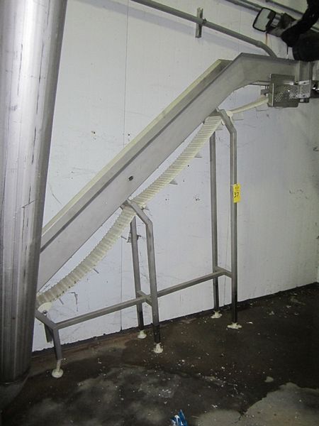 intralox belt, 3" flights spaced 12" apart, 8' discharge height, hydraulic drive