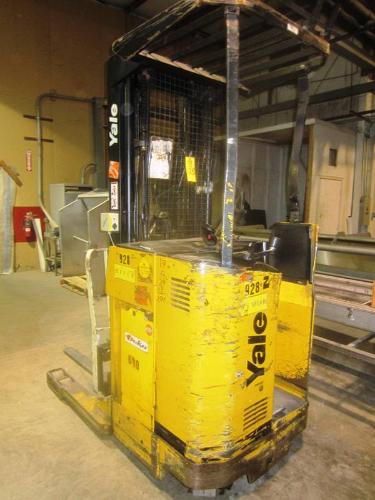 w/fork extension & side shift, Ser. #C815N016917 ****Located in Yorkville, Illinois-Free Loading