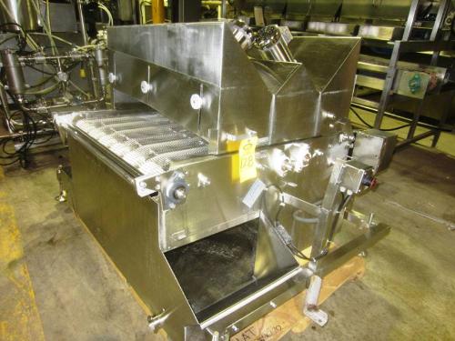 s.s. ladder chain conveyor, 4-spinner spraying heads ****Located in Yorkville, Illinois-Free
