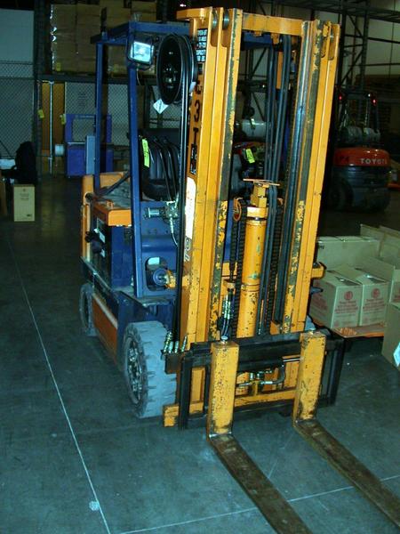 4, 4500 LB capacity, triple mast, w/side shift