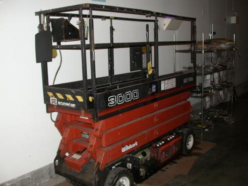 Lift 3000, 20' lift, 800 LB capacity , 24 volt
