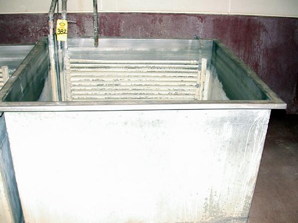 W X 46'' L X 33'' D