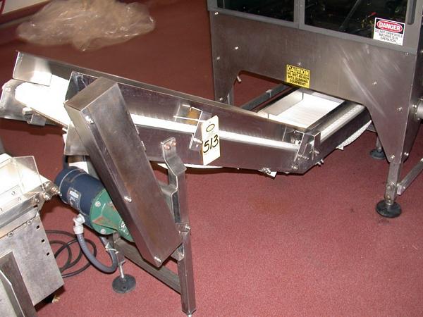flight belt, 1 1/2'' flights, 12'' between flights, 15'' infeed, 40'' discharge H w/adjustable legs
