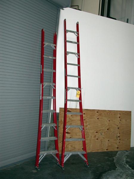 es 6' 8'' Fiberglass Ladder
