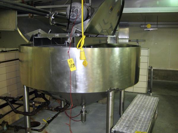 tle, Ser. #8526-P, all s.s., 500 gallon cap., scrape surface agitation, 86" diam. cone bottom 44"