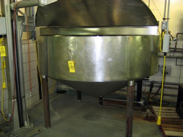 tle, Ser. #8109-P, all s.s., 500 gallon cap., scrape surface agitation, 86" dial. cone bottom 44"