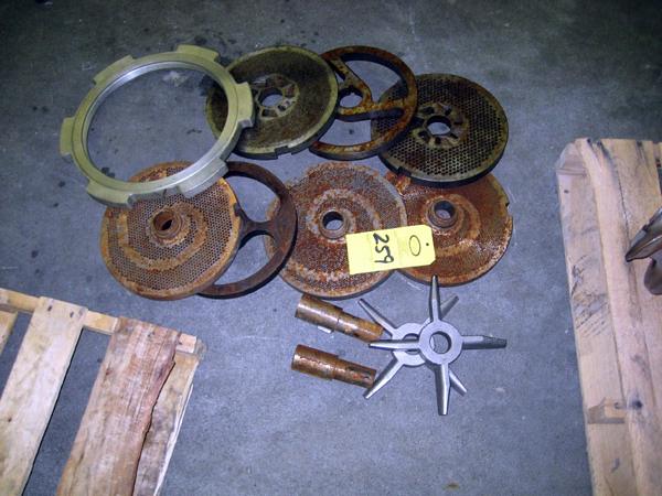 Knives, (1) Ring