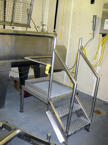 X 32" grip strut top