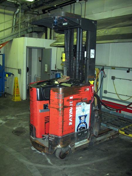 Double Mast Scissor Lift Fork Truck, 24 V, 3,000 LB cap., w/Ferro Five FR Series Charger, Ser. #ET.