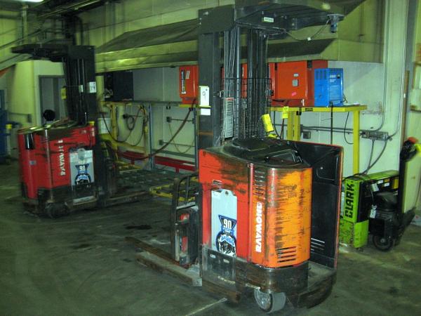 Double Mast Scissor Lift Fork Truck, 24 V, 3,000 LB cap., w/Ferro Five FR Series Charger, Ser. #ET.