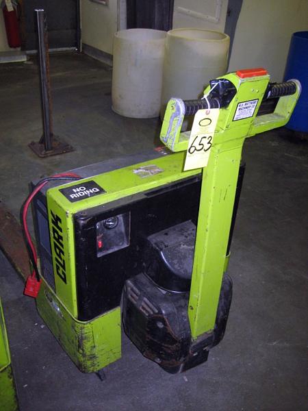 et Lift, 4,000 LB cap., 24V, w/Mac Charger, Ser. #3564-PM8187