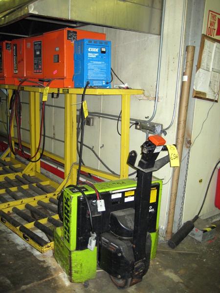et Lift, 4,000 LB cap., 24V, w/Exide Charger, Ser. #4469-PM8194