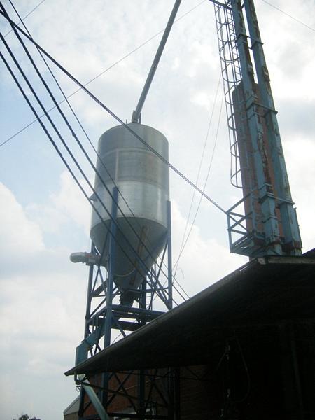 udes vertical bucket elevator, large galvanized powder hopper, load out tube, discharge & auger