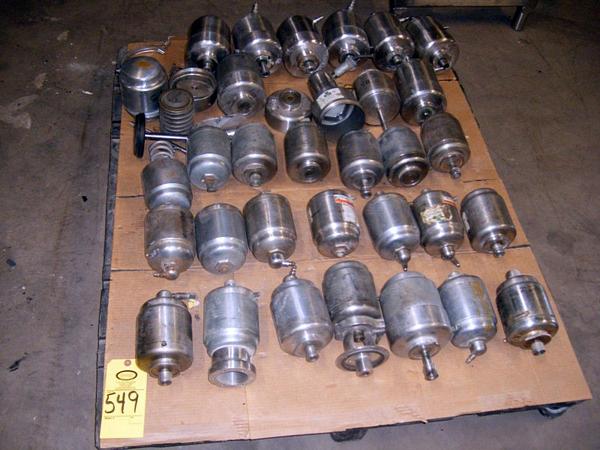 ding Approx. (40) Tri Clover with assorted other misc. valve parts on 2 pallets