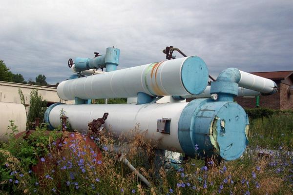 nominal cap., flooded design with 18" diameter X 16' long accumulator, chiller measures 24"