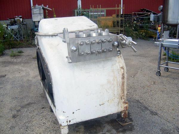 rame, approx. cap. 2,000 GPH, 2 stage manual homogenizing valve, 3,000 psi poppet valve cylinder (