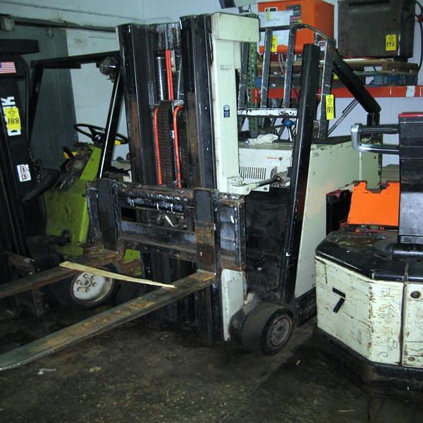 122205, 3669 hrs., electric, 36 volt, 2,700 LB cap.