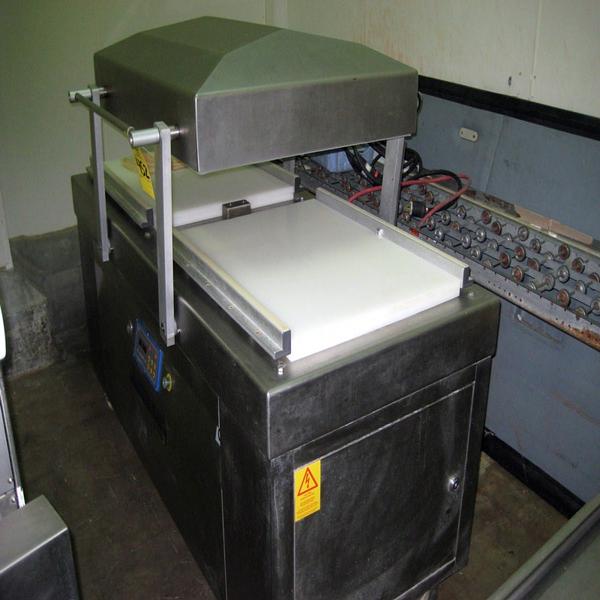 r Vacuum Packaging Machine, Ser. #5071402, Mfg. 2005, 220 volts, 3 phase, 31" seal bars, 8"