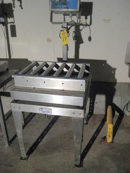 le, 200 LB X .05 cap. on s.s. table w/roller top 19" X 20"  ; located in Grenada, Mississippi