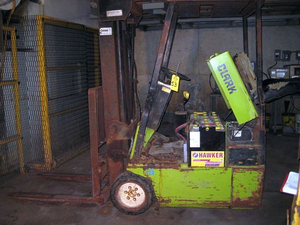 side shift, 36 volts, 2050 LB cap.  ; located in Grenada, Mississippi