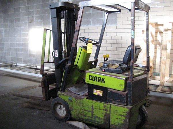 side shift, 36 volts, 2050 LB cap.   ; located in Grenada, Mississippi