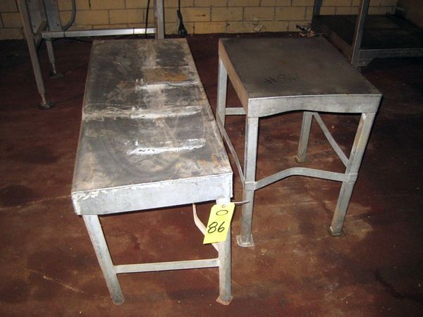 S. Table, 20" W X 24" L X 28" H  ; located in Grenada, Mississippi