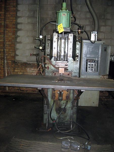 stance Welder, Ser. #43356A, 150 KVA, 18" throat, Robotron Controls
