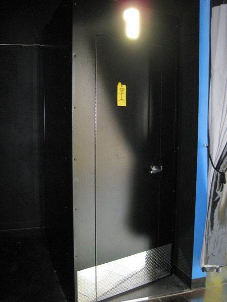 ning Booth, Ser. #120563671T, w/attached dressing room, booth 25" W X 19" Deep X 88" H, dressing