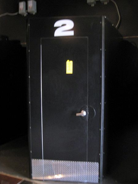 ning Booth, Ser. #040563081T, w/attached dressing room, booth 25" W X 19" Deep X 88" H, dressing