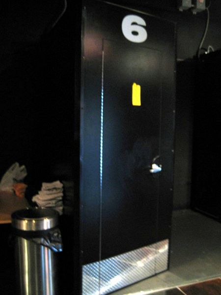 ning Booth, Ser. #120563669T, w/attached dressing room, booth 25" W X 19" Deep X 88" H, dressing