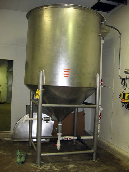 " Diam. X 7' H, 4" bottom valve discharge includes Liquidtron DP 5000Pump, (on s.s. frame) OAD 51" X