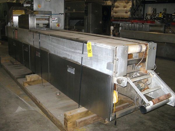 Packager w/Busch Mdl. 250 vacuum pump, approx. 300 mm between chains, 220 volt, 3 phase  **Located